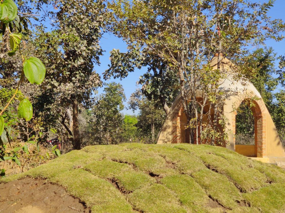 Surwahi Social Ecoestate Kānha Екстериор снимка