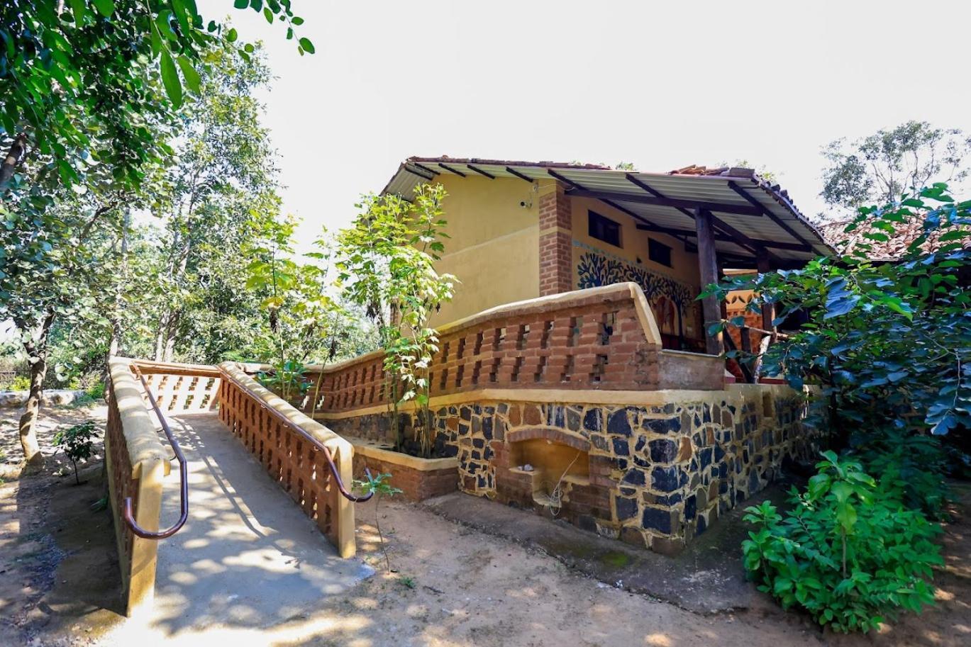 Surwahi Social Ecoestate Kānha Екстериор снимка